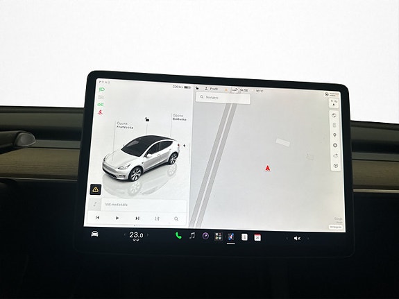Tesla Model Y 23 of 30