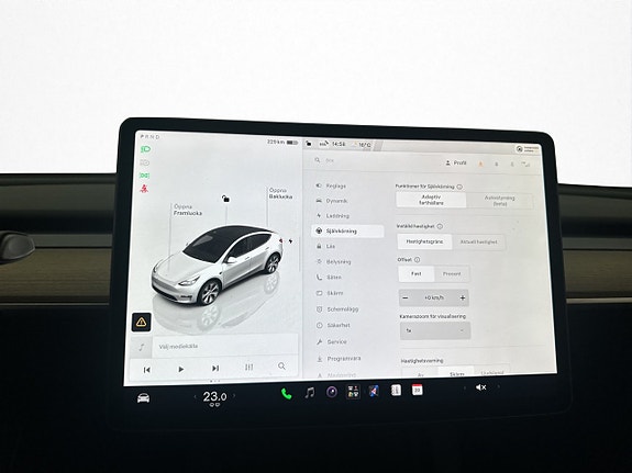 Tesla Model Y 28 of 30