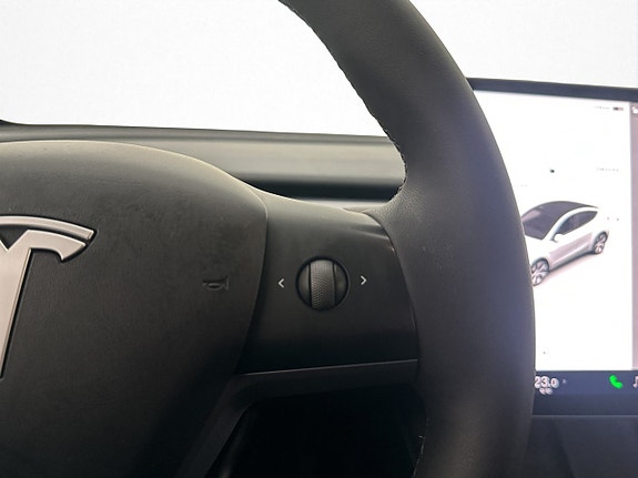 Tesla Model Y 21 of 30