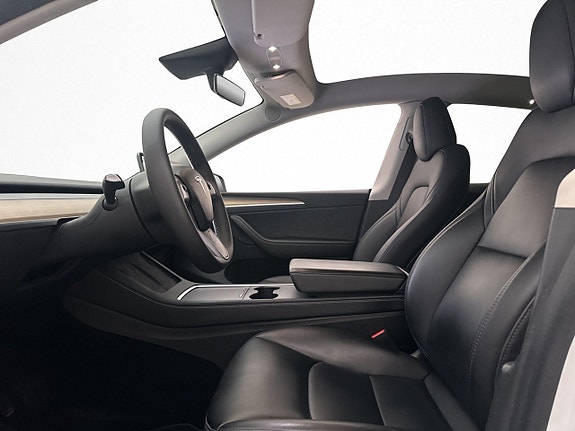 Tesla Model Y 13 of 30