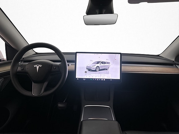 Tesla Model Y 14 of 30