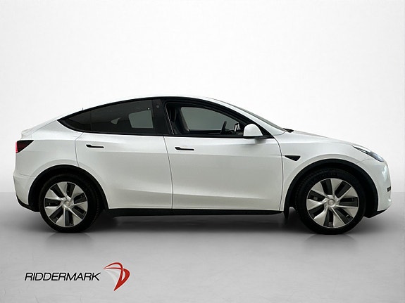 Tesla Model Y 10 of 30