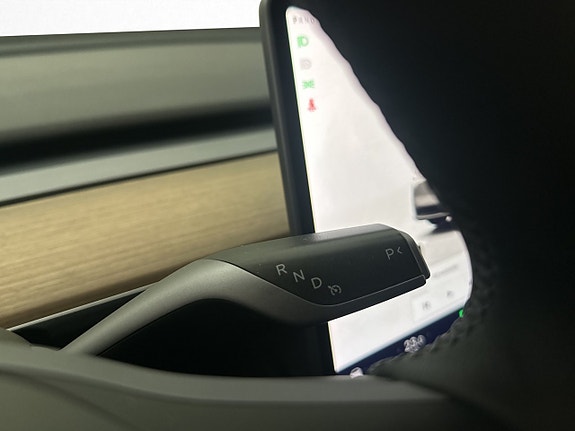 Tesla Model Y 22 of 30