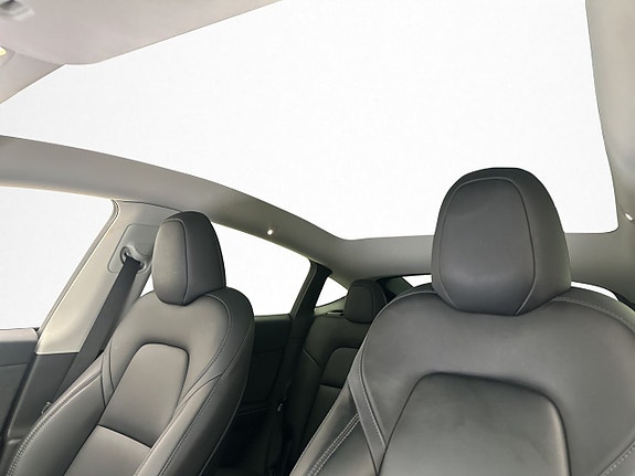 Tesla Model Y 19 of 30