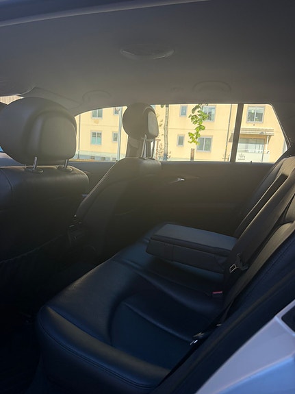 Mercedes-Benz E200 9 of 11