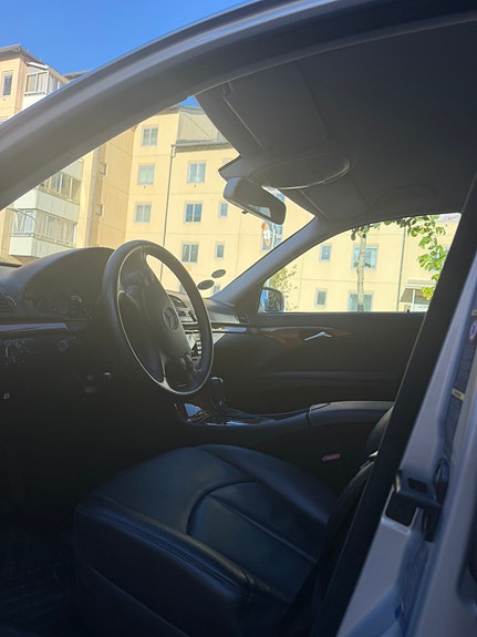 Mercedes-Benz E200 11 of 11