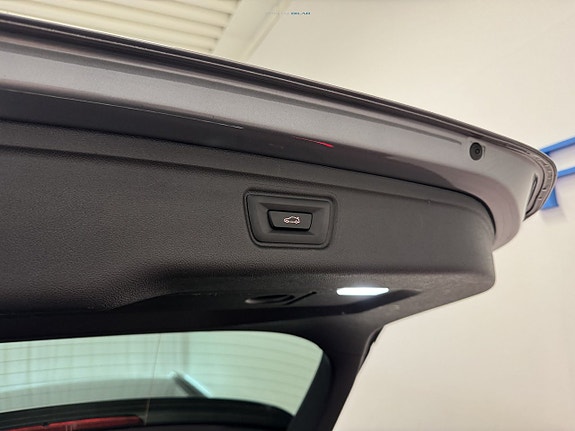 BMW 330e 14 of 24