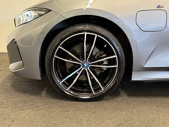 BMW 330e 22 of 24