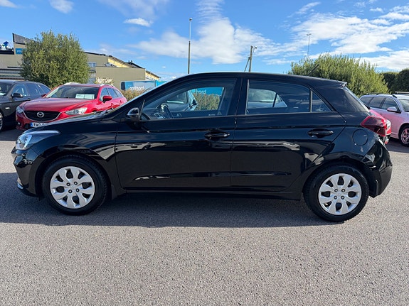 Hyundai i20 2 of 23