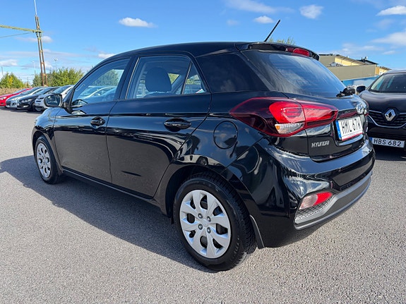 Hyundai i20 3 of 23