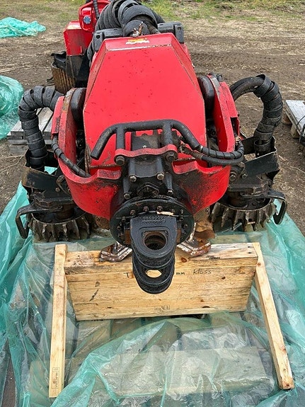 Komatsu C124 2 of 7