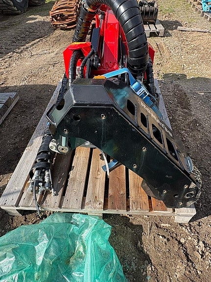 Komatsu S82 3 of 5