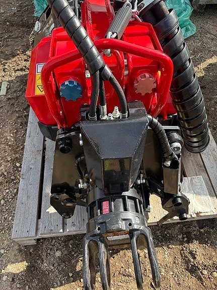 Komatsu S82 2 of 5