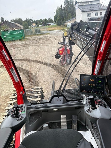 Komatsu 951 5 of 7