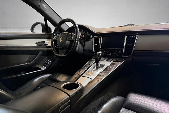 Porsche Panamera Turbo 14 of 19