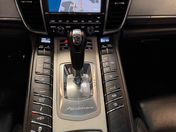 Porsche Panamera Turbo 18 of 19