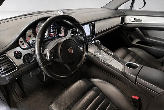 Porsche Panamera Turbo 16 of 19