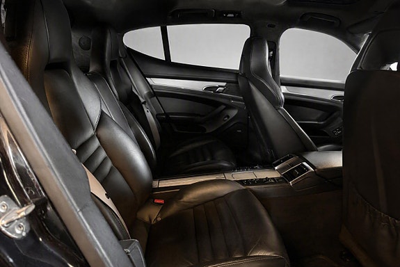 Porsche Panamera Turbo 10 of 19