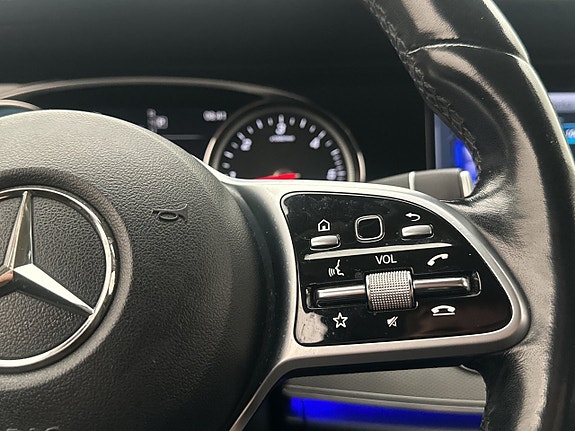 Mercedes-Benz E200 17 of 30