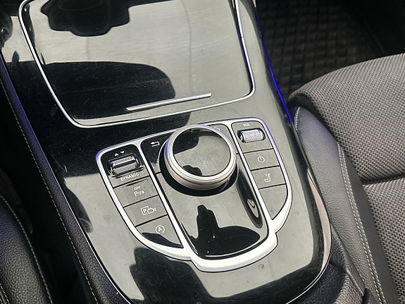 Mercedes-Benz E200 26 of 30