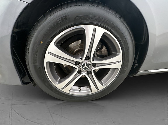 Mercedes-Benz E200 29 of 30