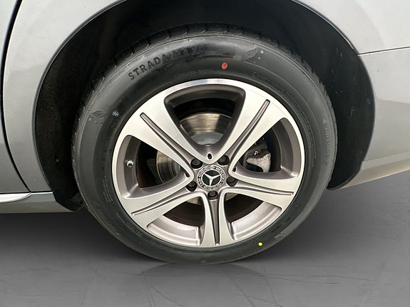 Mercedes-Benz E200 30 of 30