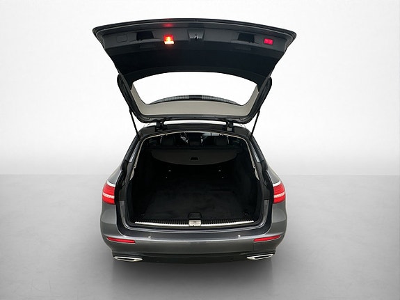 Mercedes-Benz E200 11 of 30