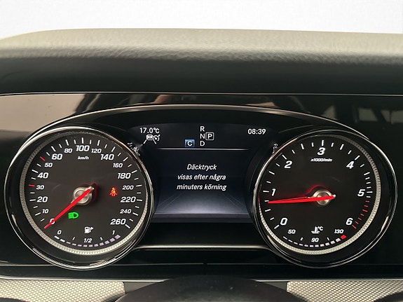 Mercedes-Benz E200 18 of 30