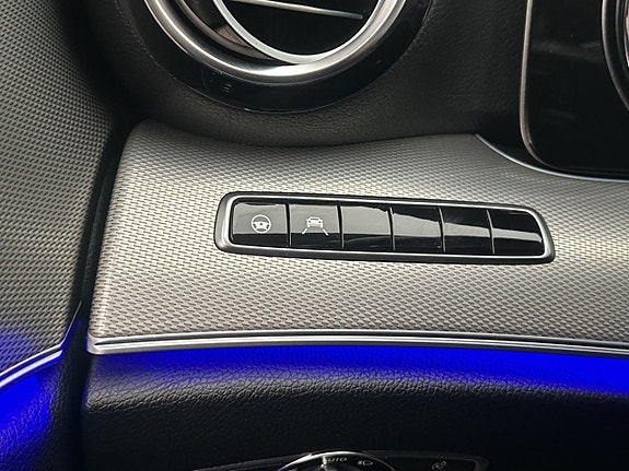 Mercedes-Benz E200 27 of 30