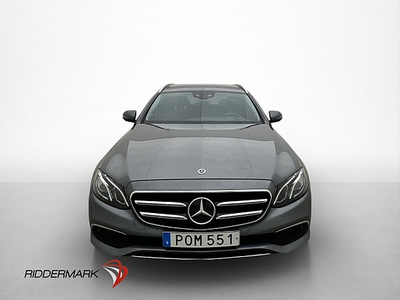 Mercedes-Benz E200 2 of 30