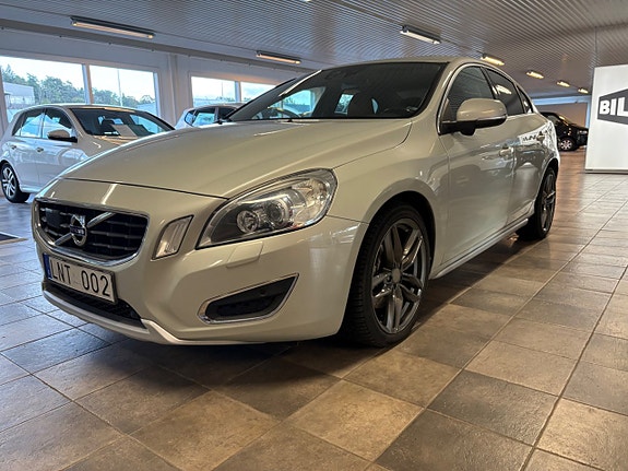 Volvo S60 2 of 11