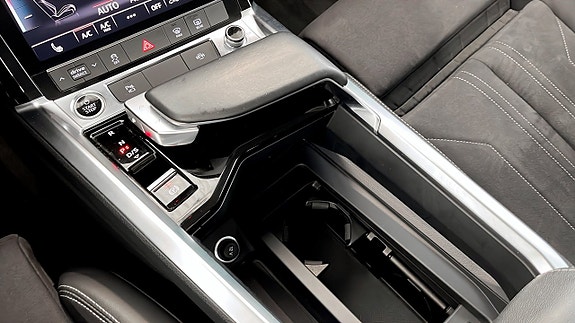 Audi Q8 e-tron 14 of 19