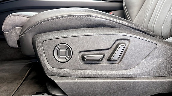Audi Q8 e-tron 13 of 19