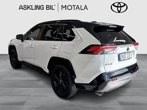 Toyota RAV4 3 of 11