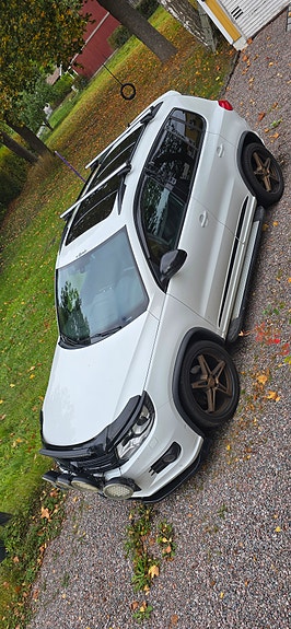 Volkswagen Tiguan 2 of 8