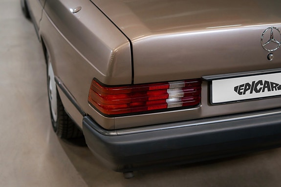 Mercedes-Benz W201 10 of 19