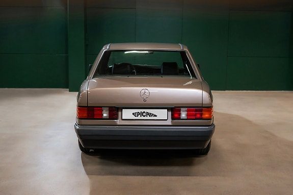 Mercedes-Benz W201 6 of 19