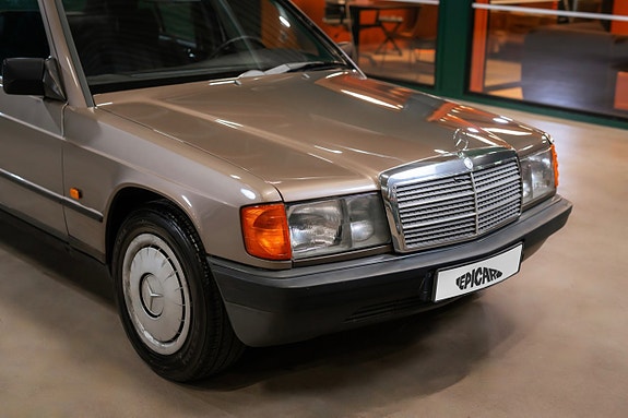 Mercedes-Benz W201 2 of 19