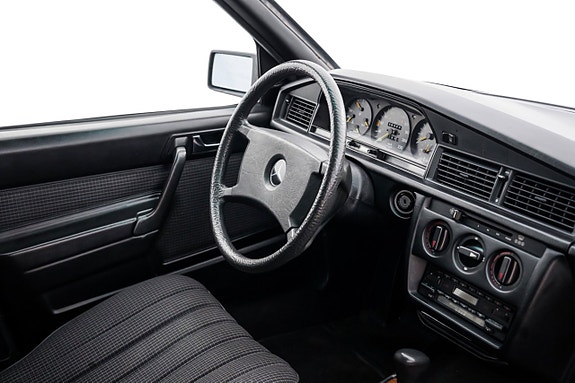 Mercedes-Benz W201 19 of 19