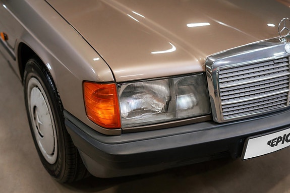 Mercedes-Benz W201 9 of 19
