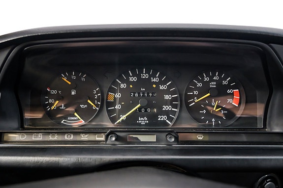 Mercedes-Benz W201 13 of 19
