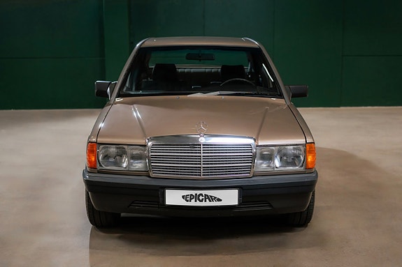 Mercedes-Benz W201 5 of 19