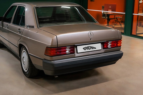 Mercedes-Benz W201 4 of 19