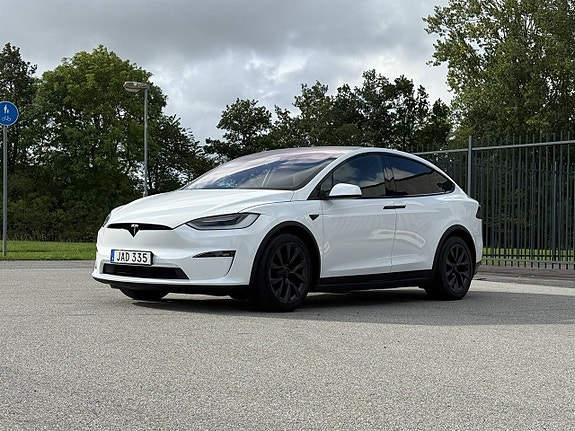 Tesla Model X 5 of 12