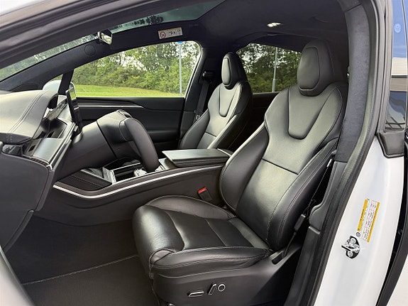 Tesla Model X 6 of 12