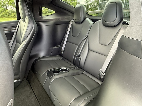 Tesla Model X 8 of 12