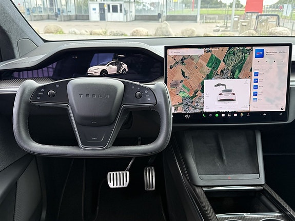 Tesla Model X 9 of 12