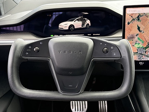Tesla Model X 10 of 12