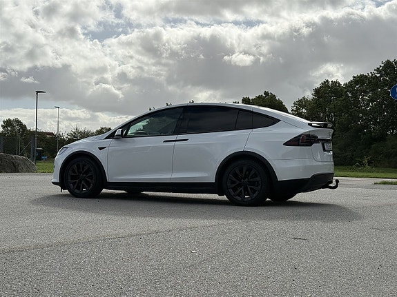 Tesla Model X 4 of 12