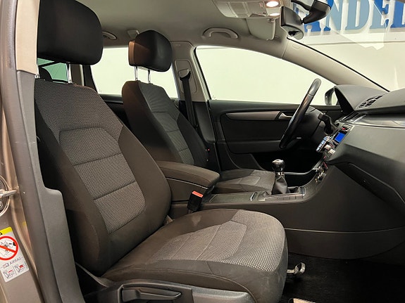 Volkswagen Passat 18 of 22